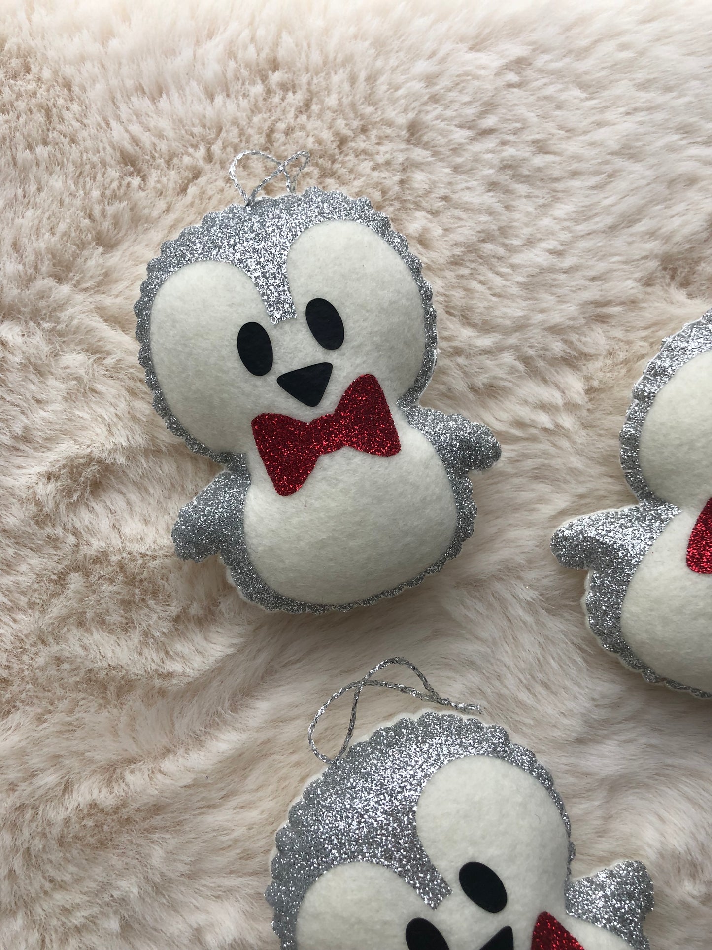Boule de Noël Pingouin – Fait main en feutrine