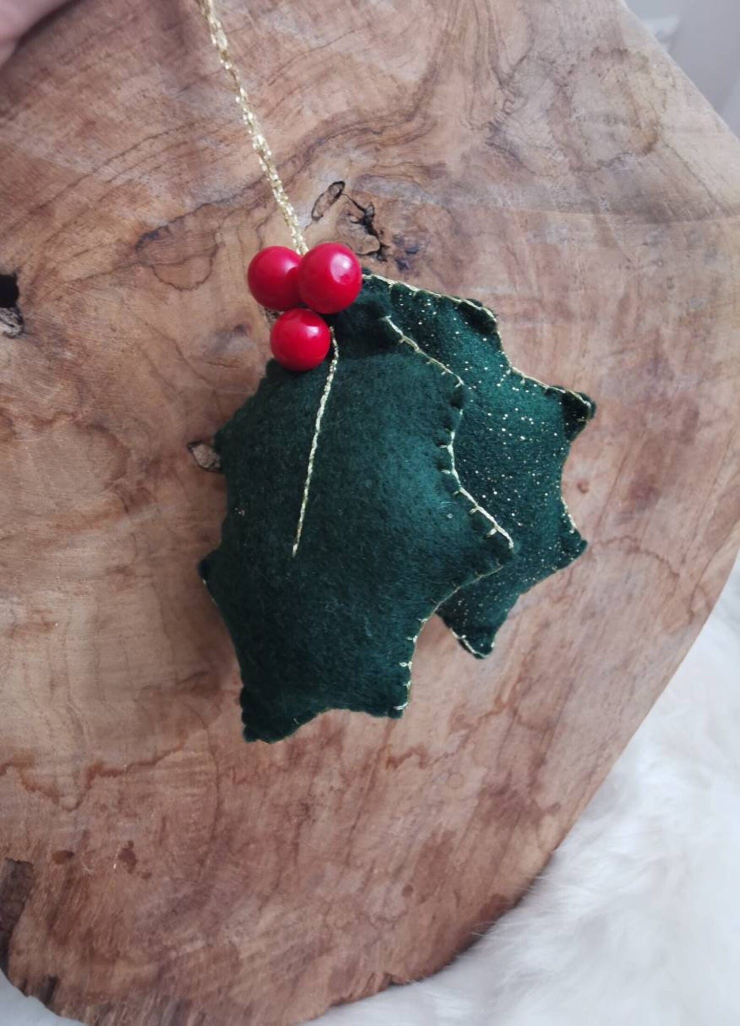 Boule de Noël en feutrine - modèle houx - décoration de Noël