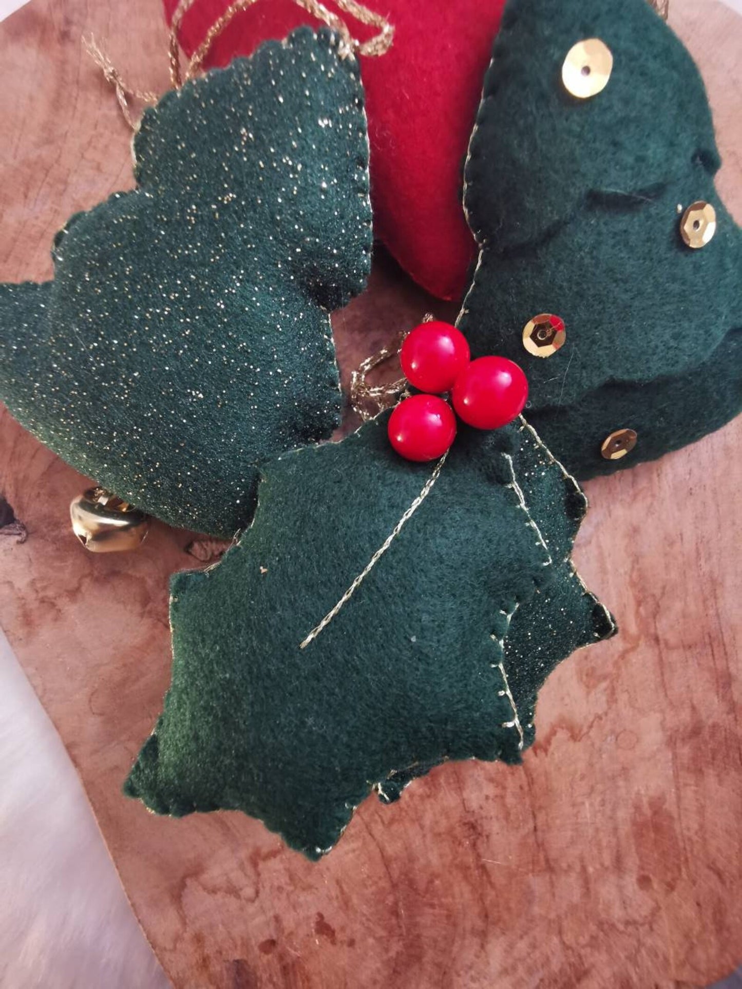 Boule de Noël en feutrine - modèle houx - décoration de Noël