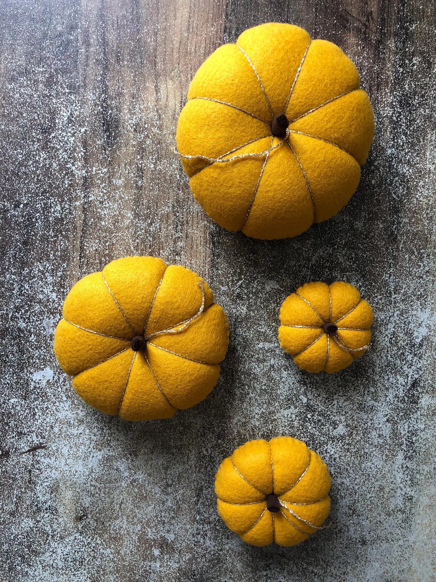 Citrouille en feutrine - décoration automne / Halloween - légume en feutrine