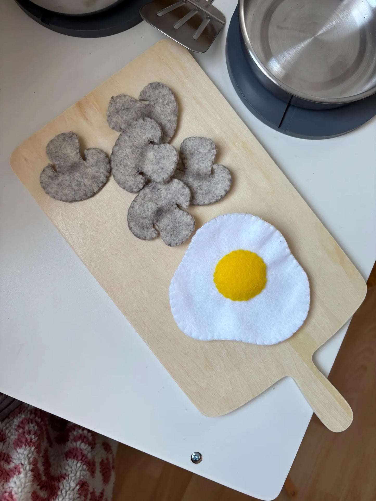 Œuf sur le plat en feutrine - dînette pour enfant